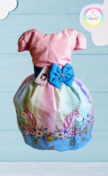 Vestido Infantil tema Unicórnio Colorido